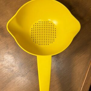 Vintage Tupperware Plastic Yellow Strainer